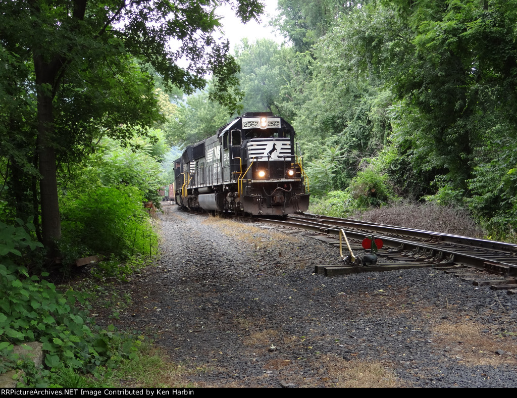 NS 2562 at Slateford